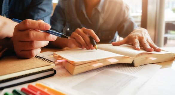 Personas_estudiando