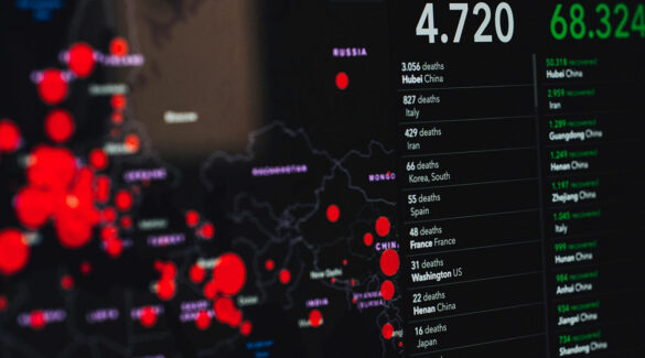 monitor mostrando datos sobre covid en el mundo