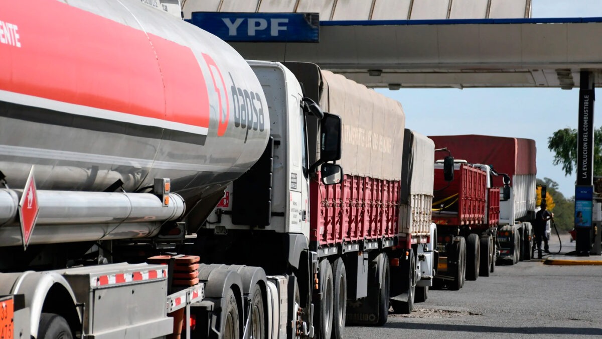 La escasez de gasoil dificulta el transporte de cargas: “El gobierno no da respuestas”