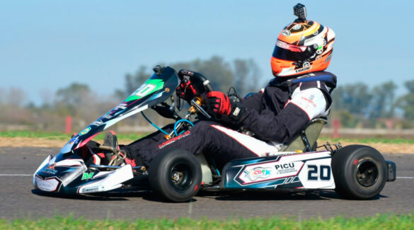 Ricardo Narcisi en pista con su karting.
