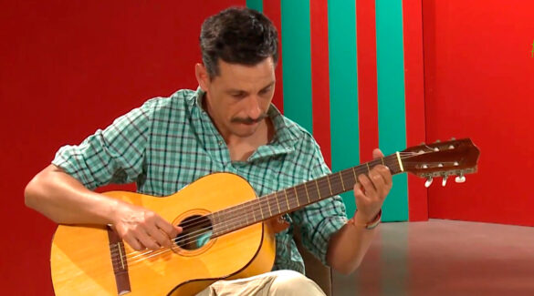 Norberto "Pato" Pérez durante la grabación del ciclo Música Para Compartir por Canal UNER.