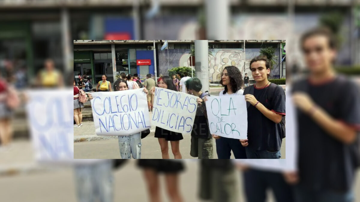 Protesta de estudiantes en la Escuela Normal de Paraná
