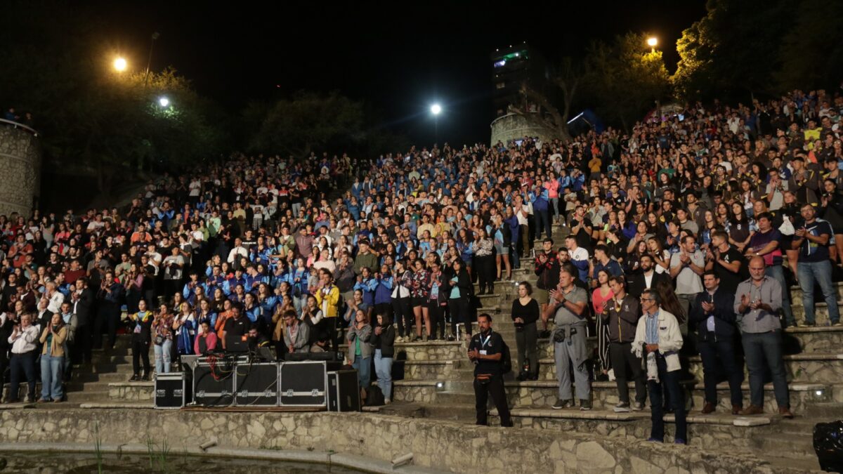 Más de 2500 estudiantes celebraron el deporte universitario