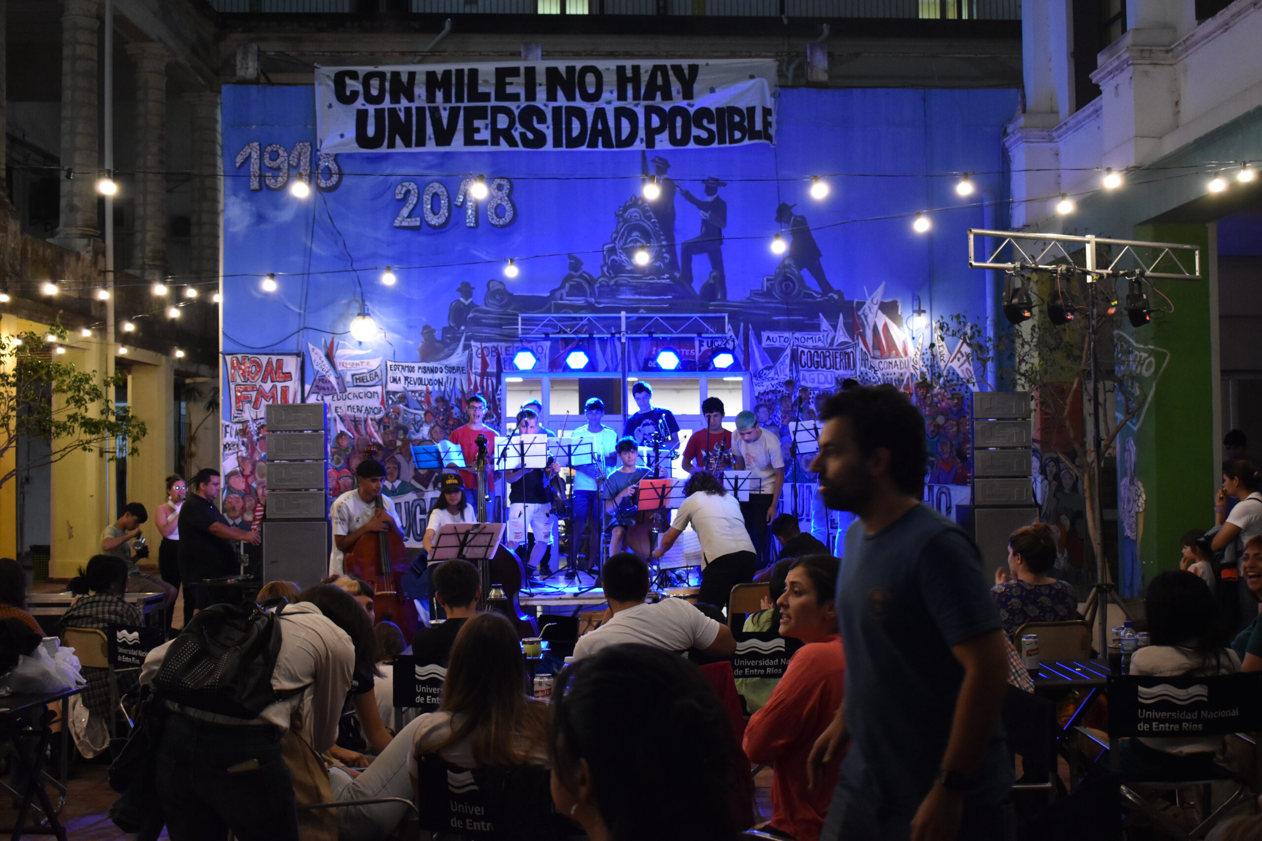 Con un festival, UNER defendió la Universidad Pública