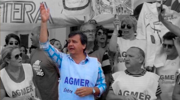 Marcelo Pagani, dirigente de Agmer, durante una marcha reclamando mejoras en los salarios docentes.