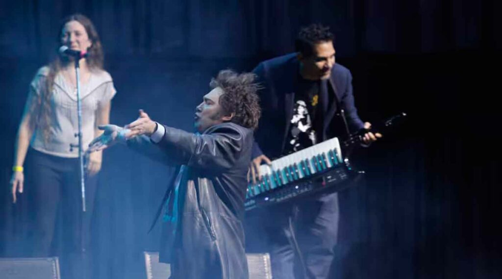 Javier Milei durante su actuación musical en el Luna Park.