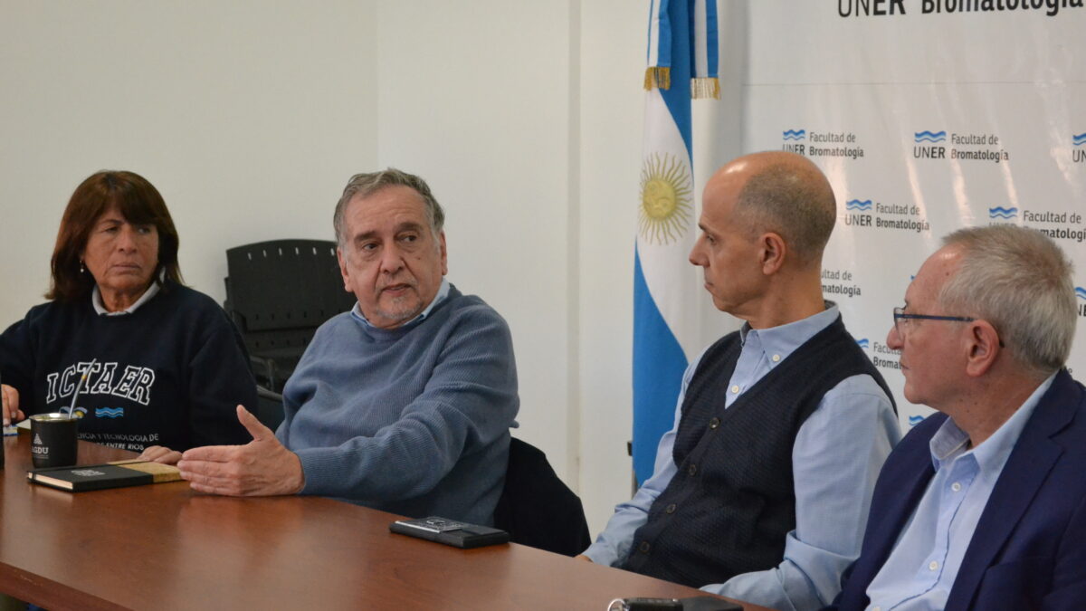 Barañao junto a autoridades recorrió la Facultad de Bromatología