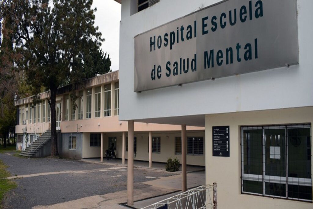 Frente del Hospital escuela de Salud Mental