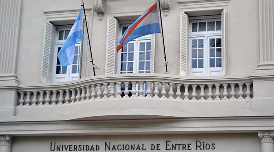 Frente del rectorado de Uner