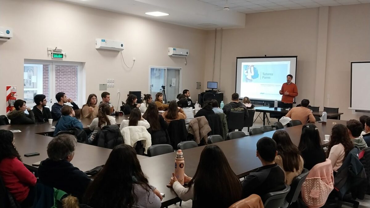 Se realizó el Encuentro anual de Tutores Pares de la UNER