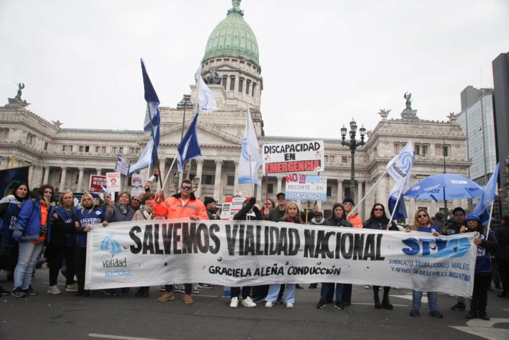 Marcha frente al congreso en apoyo a Vialiadad Nacional