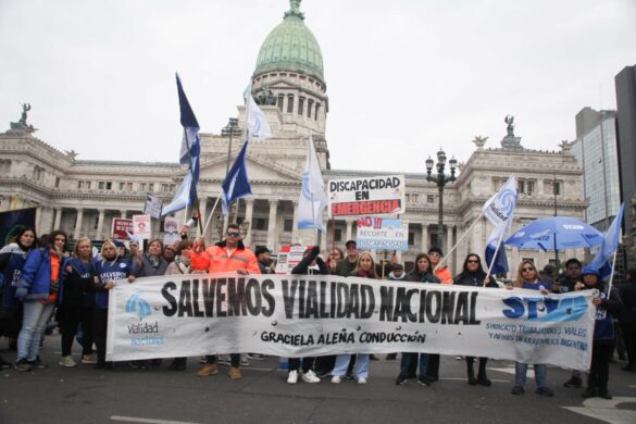 Marcha frente al congreso en apoyo a Vialiadad Nacional