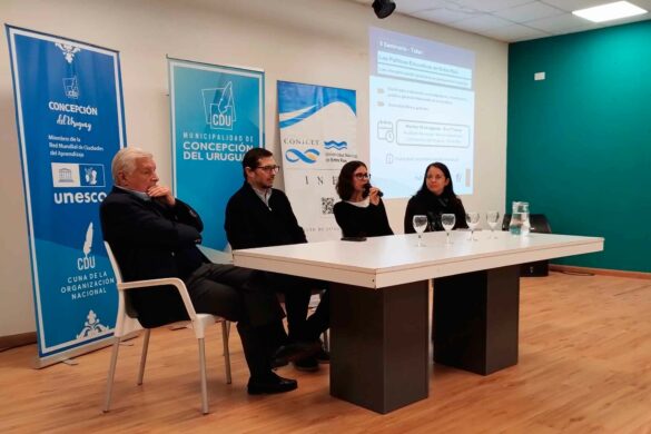 Mara Petiti, Directora del Instituto Nacional de Estudios Sociales (INES), en la ponencia principal.