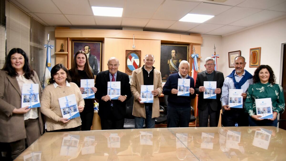 Se presentó la revista EducAcción, con entrevista al rector de la UNER