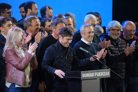 Axel Kicillof dando un discurso