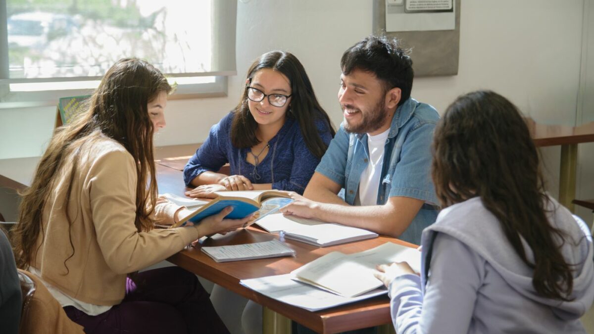La UNER nutre sus bibliotecas de nuevos ejemplares