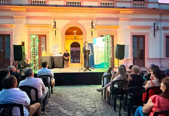 Parte del acto de finalización de la cohorte de la facultad de trabajo social en Gualeguaychú.