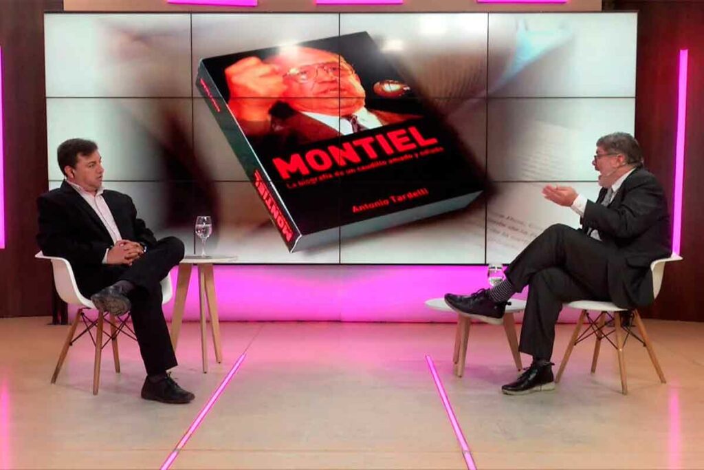 Nicolás Blanco entrevistando a Antonio Tardelli en Canal Once.