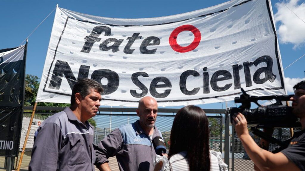Crisis, cierre y despidos en Fate: “El gobierno vino a atacar la industria nacional”