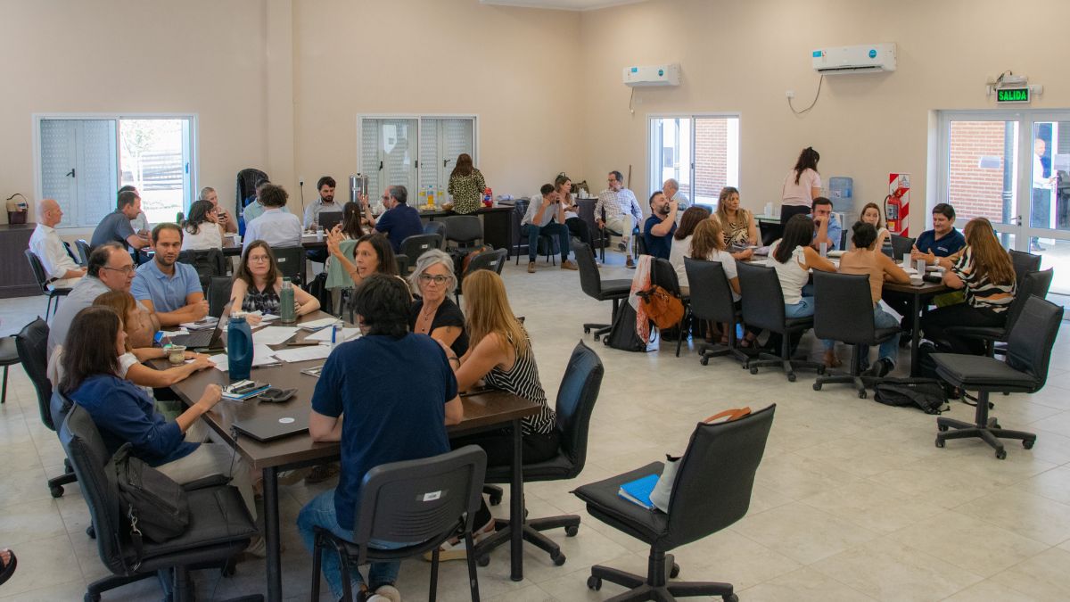 Construcción colectiva y anclaje territorial: los pilares de la autoevaluación en la UNER