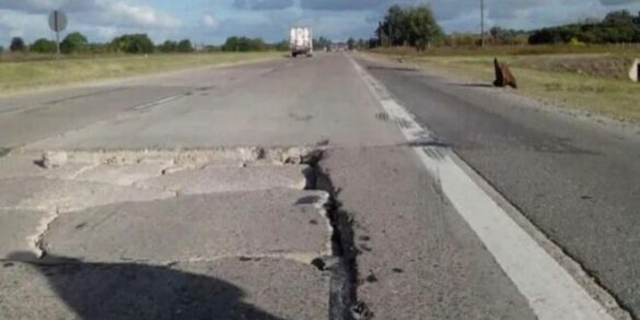 Avanzado estado de deterioro de una Ruta